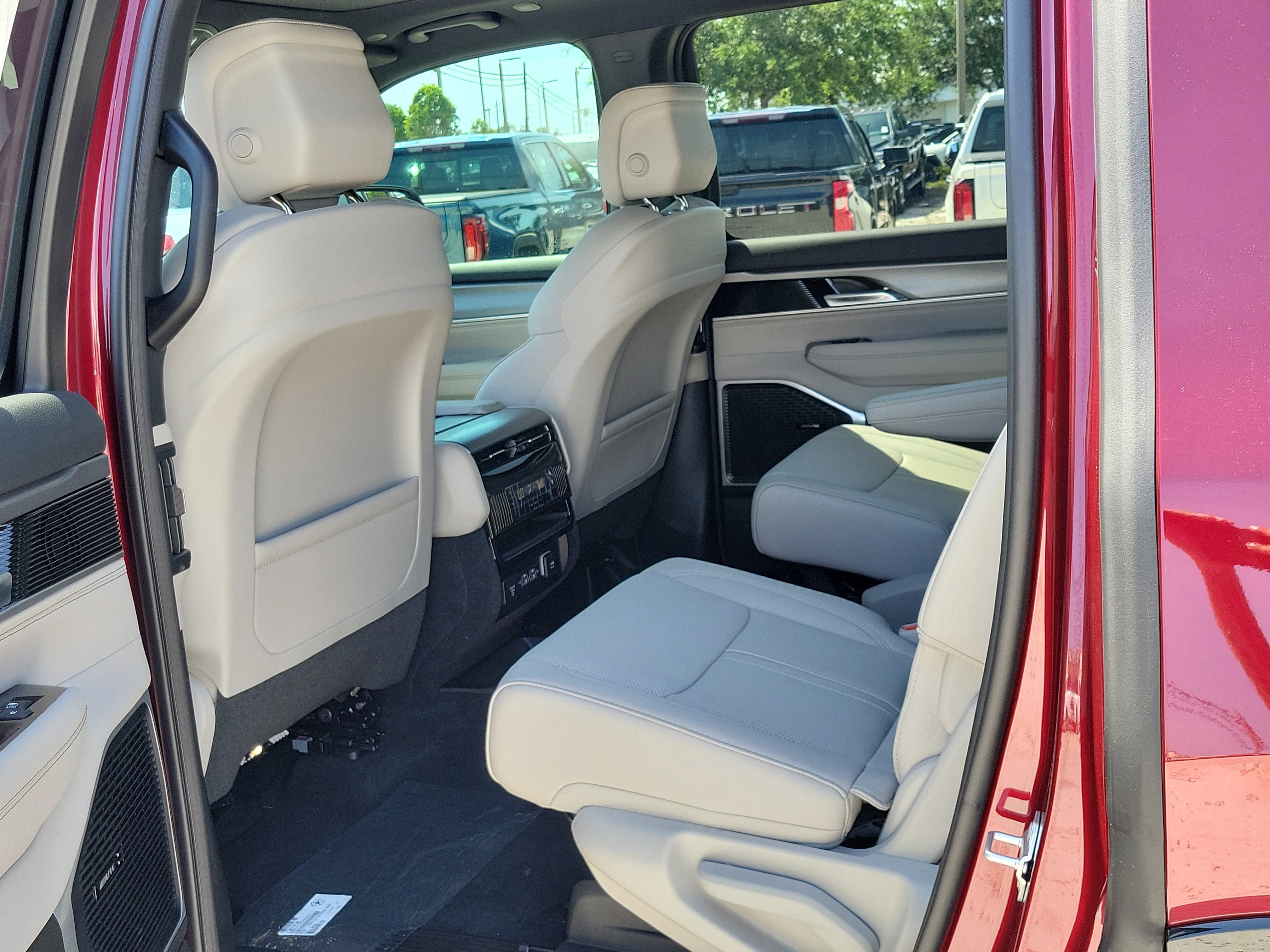 New 2026 Velvet Red Pearl-Coat Exterior Paint Jeep  image 12