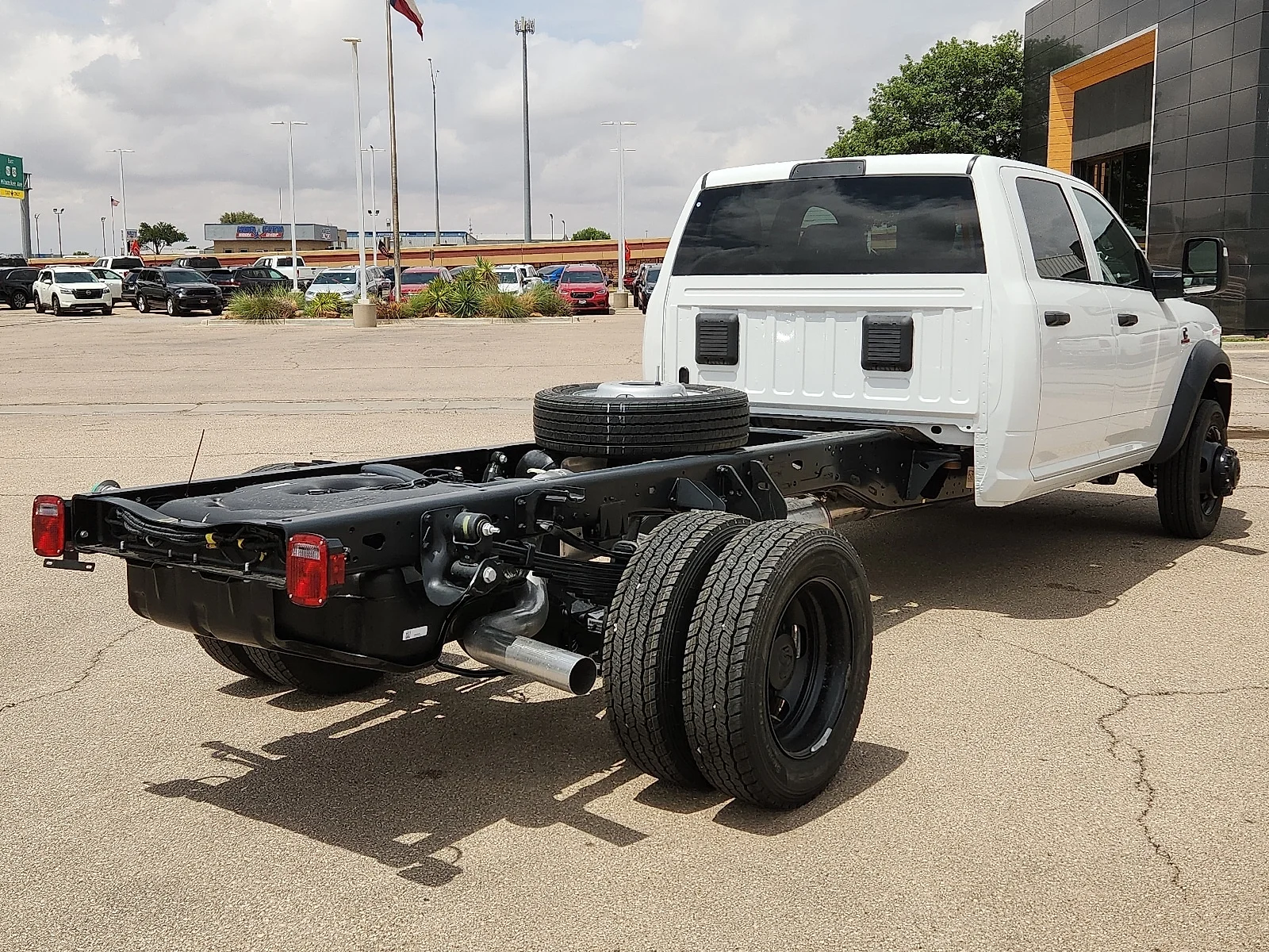 New 2026 Bright White Clear-Coat  Paint Ram TRADESMAN  CREW  4X4 84
