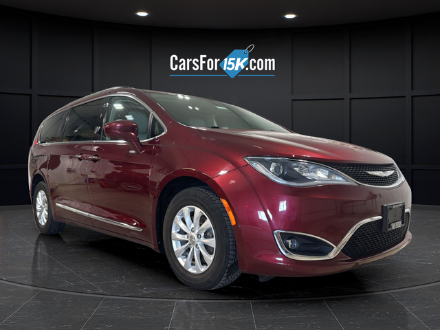 2017 Chrysler Pacifica Touring-L's photo