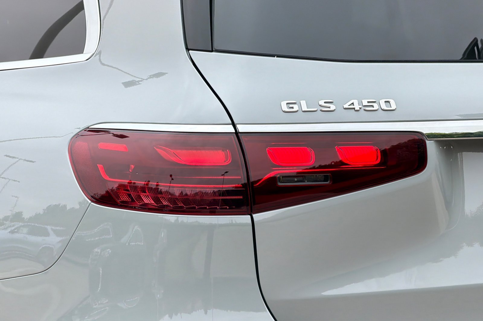 New 2026 MANUFAKTUR Alpine Grey Mercedes-Benz GLS 450 image 17