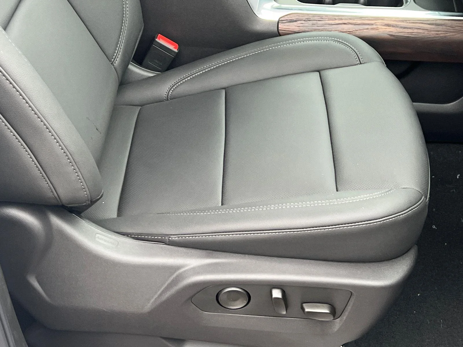 2026 GMC Sierra 1500 SLT - Photo 7