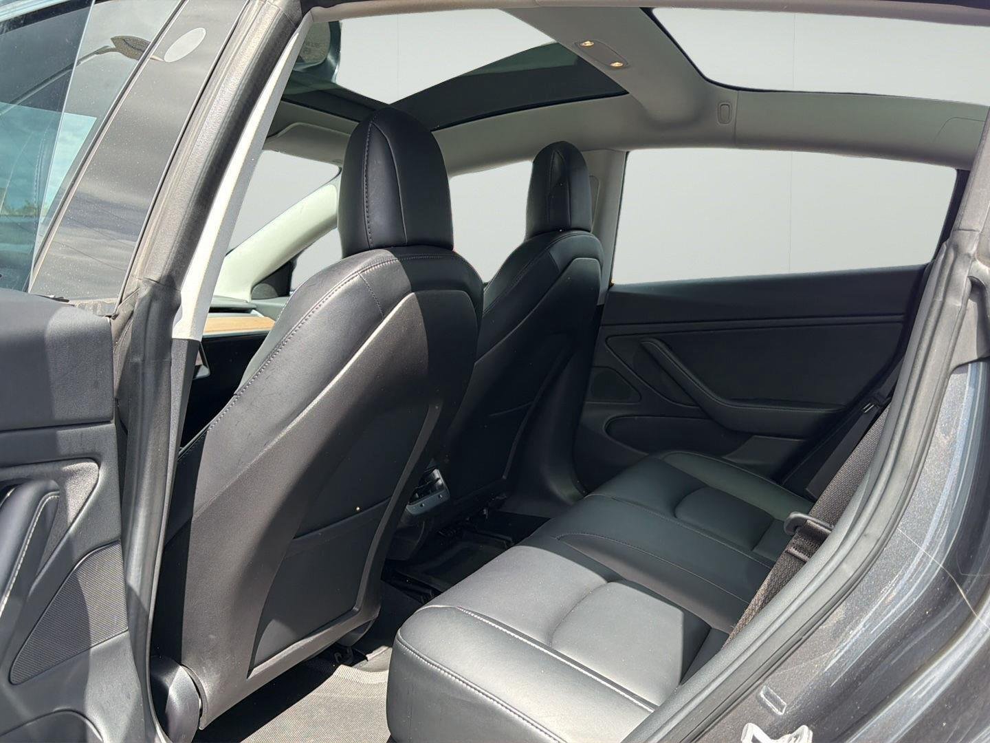Used 2018  Tesla Long Range Battery image 17