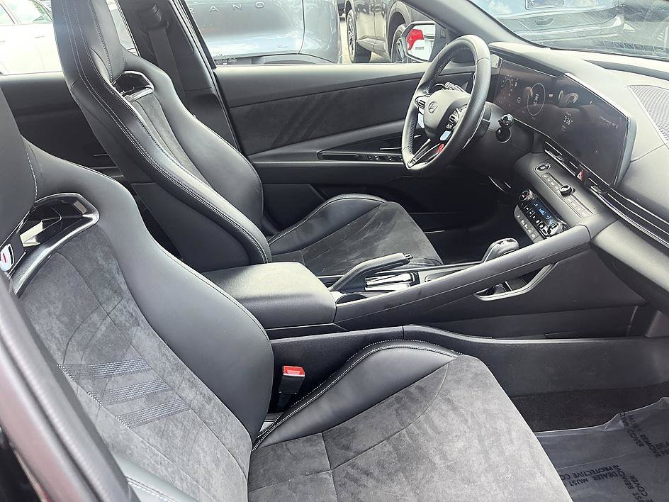 Used 2025 Abyss Black Hyundai Base image 19