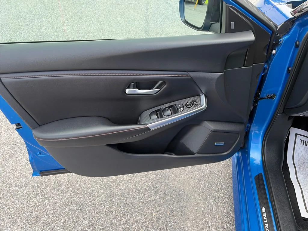 Used 2022 Blue Nissan SR image 11