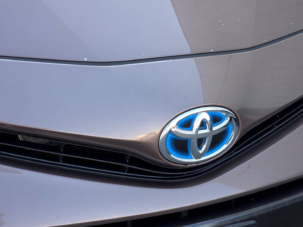 Used 2015 Brown Toyota Three image 13