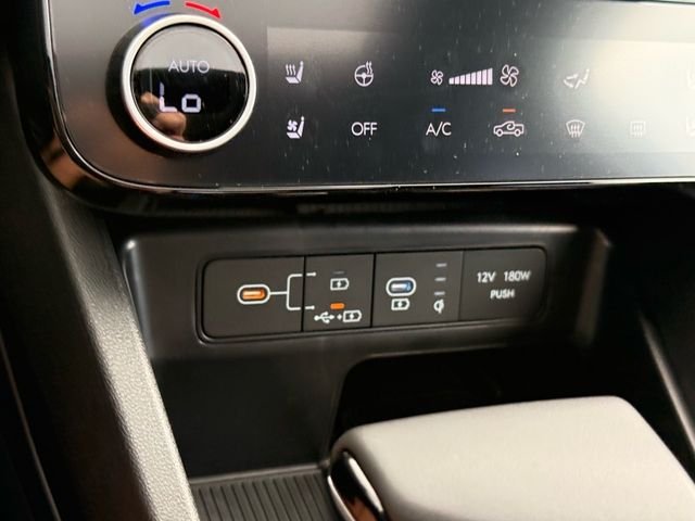 Used 2025 Green Hyundai Limited image 18