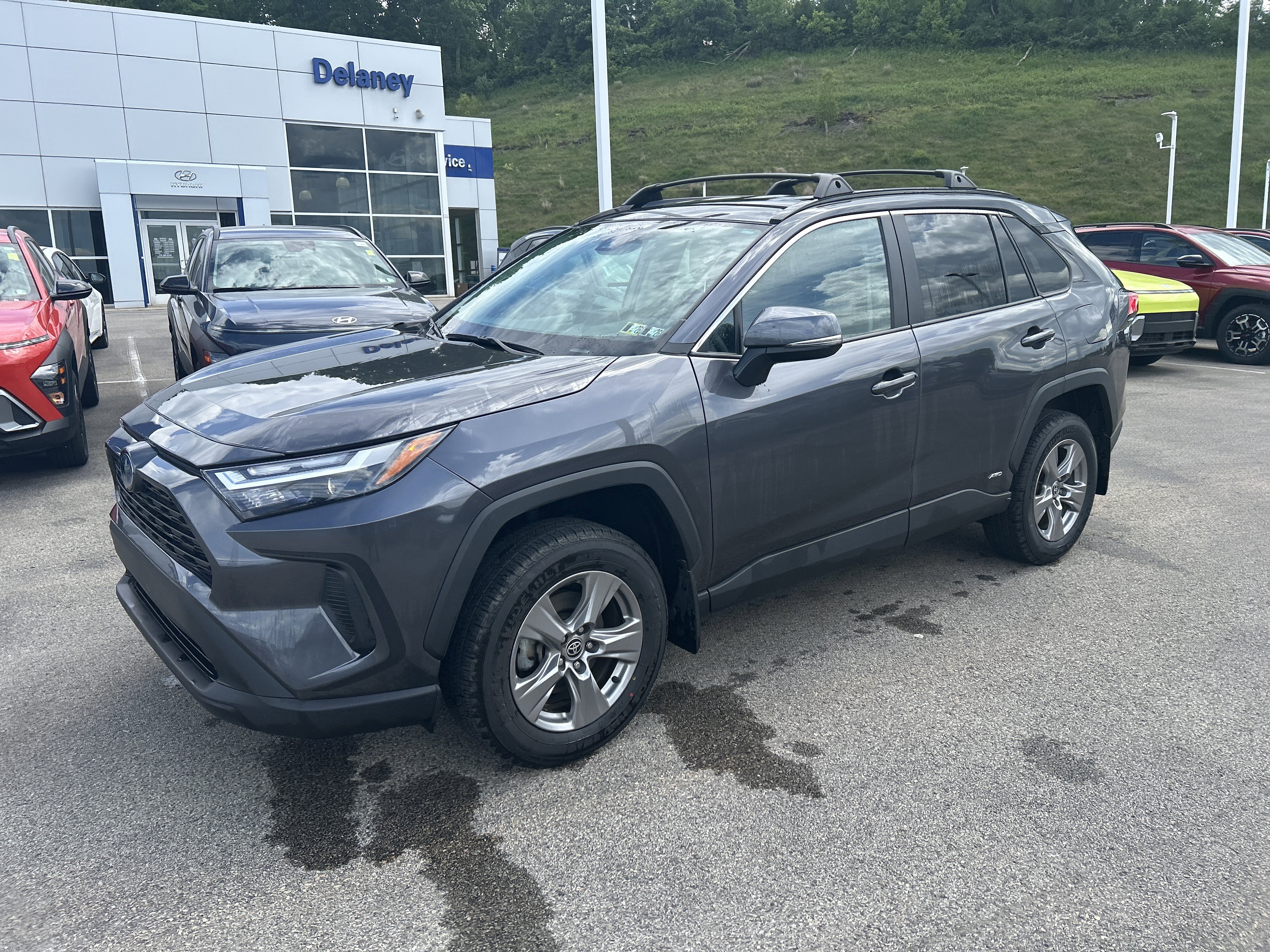 2024 Toyota RAV4 XLE - Photo 9
