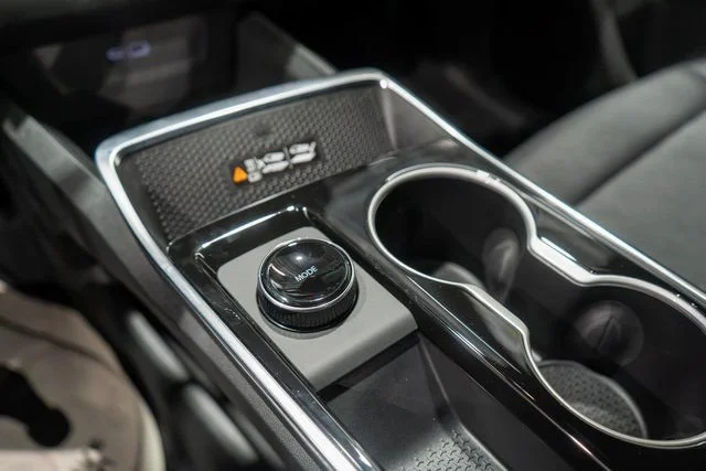 New 2027 Mosaic Black Metallic Chevrolet LT image 24