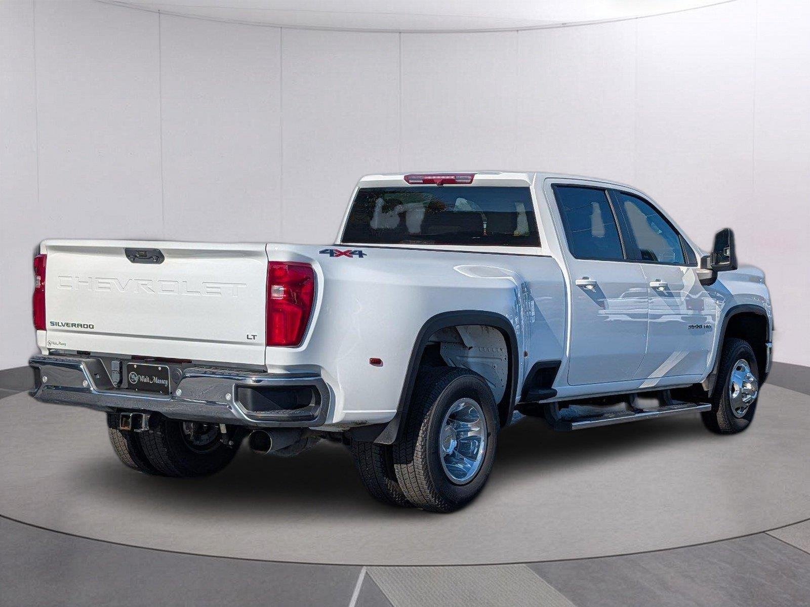 Used 2024 Summit White Chevrolet LT DRW image 7