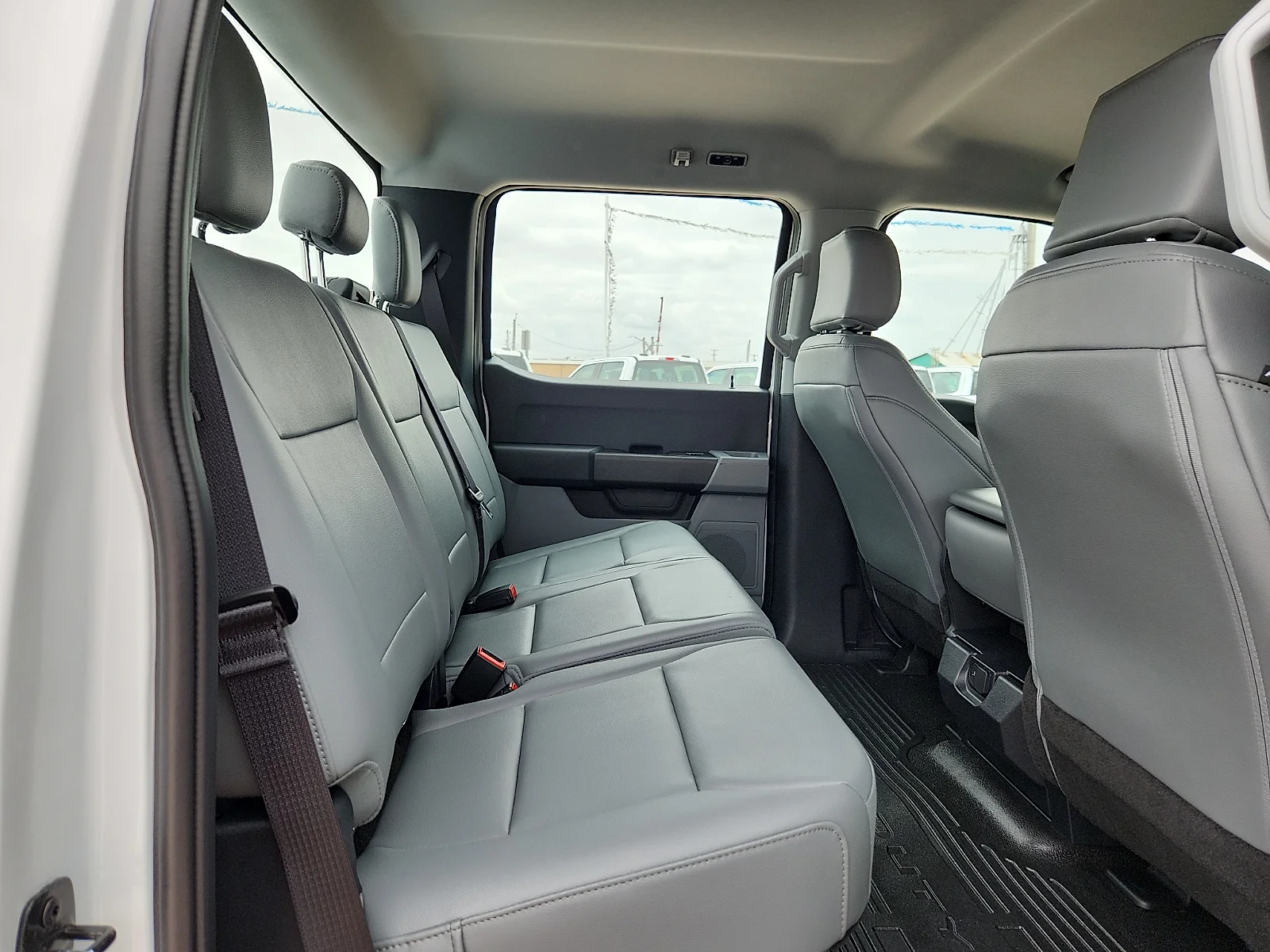 New 2026 Oxford White Ford F-450® XL image 19