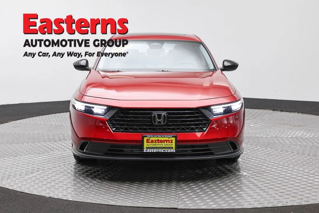 Used 2025 Red Honda SE image 2