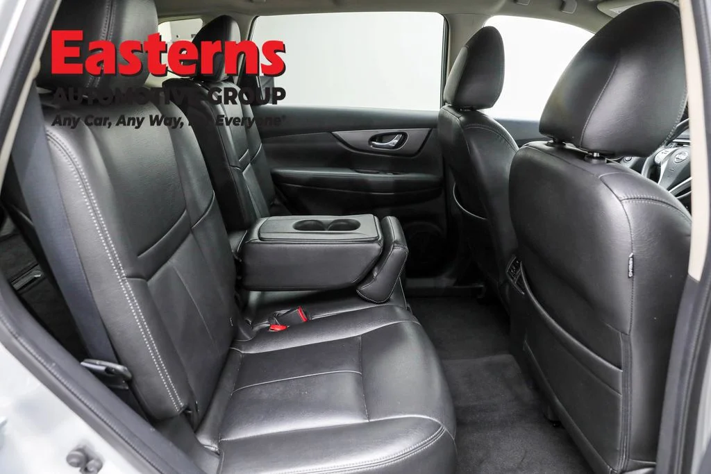 Used 2016 Silver Nissan SV image 21