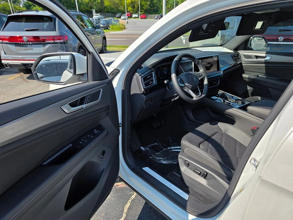 2026 Volkswagen Atlas Cross Sport SE w/Tech - Photo 10