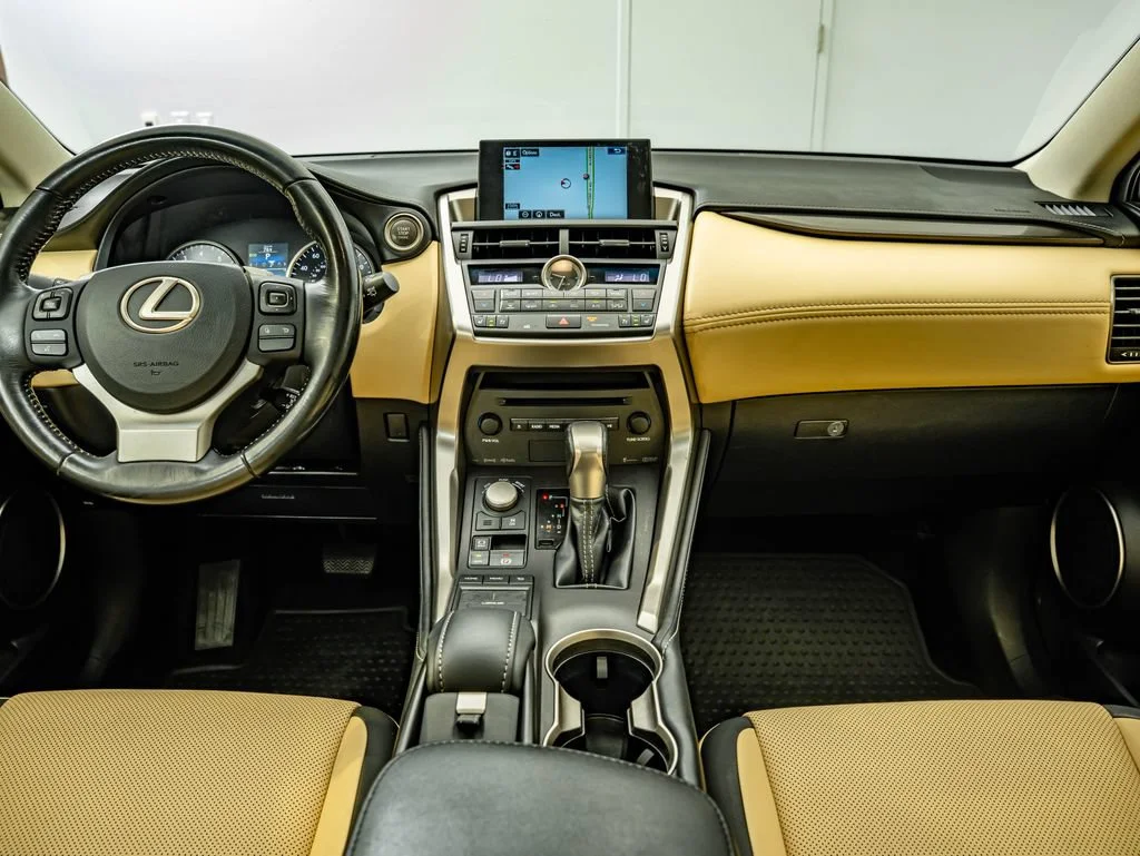 Used 2015 White Pearl Lexus 200t image 31