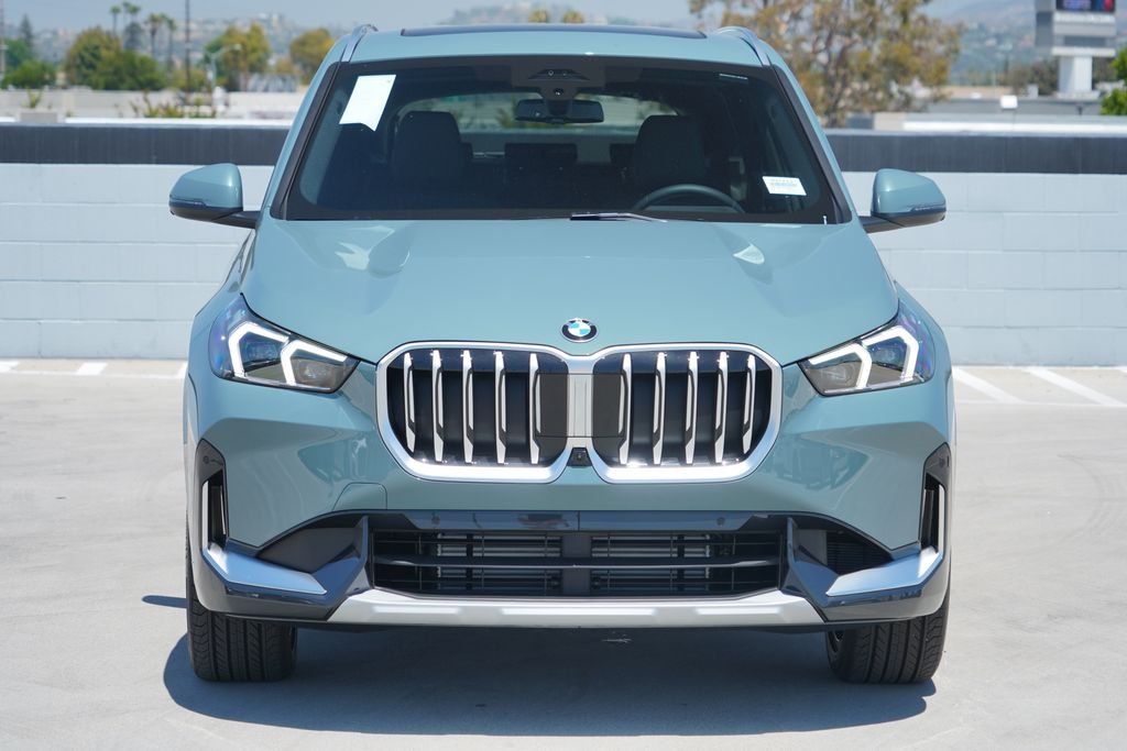 New 2026 Cape York Green Metallic BMW xDrive28i image 2