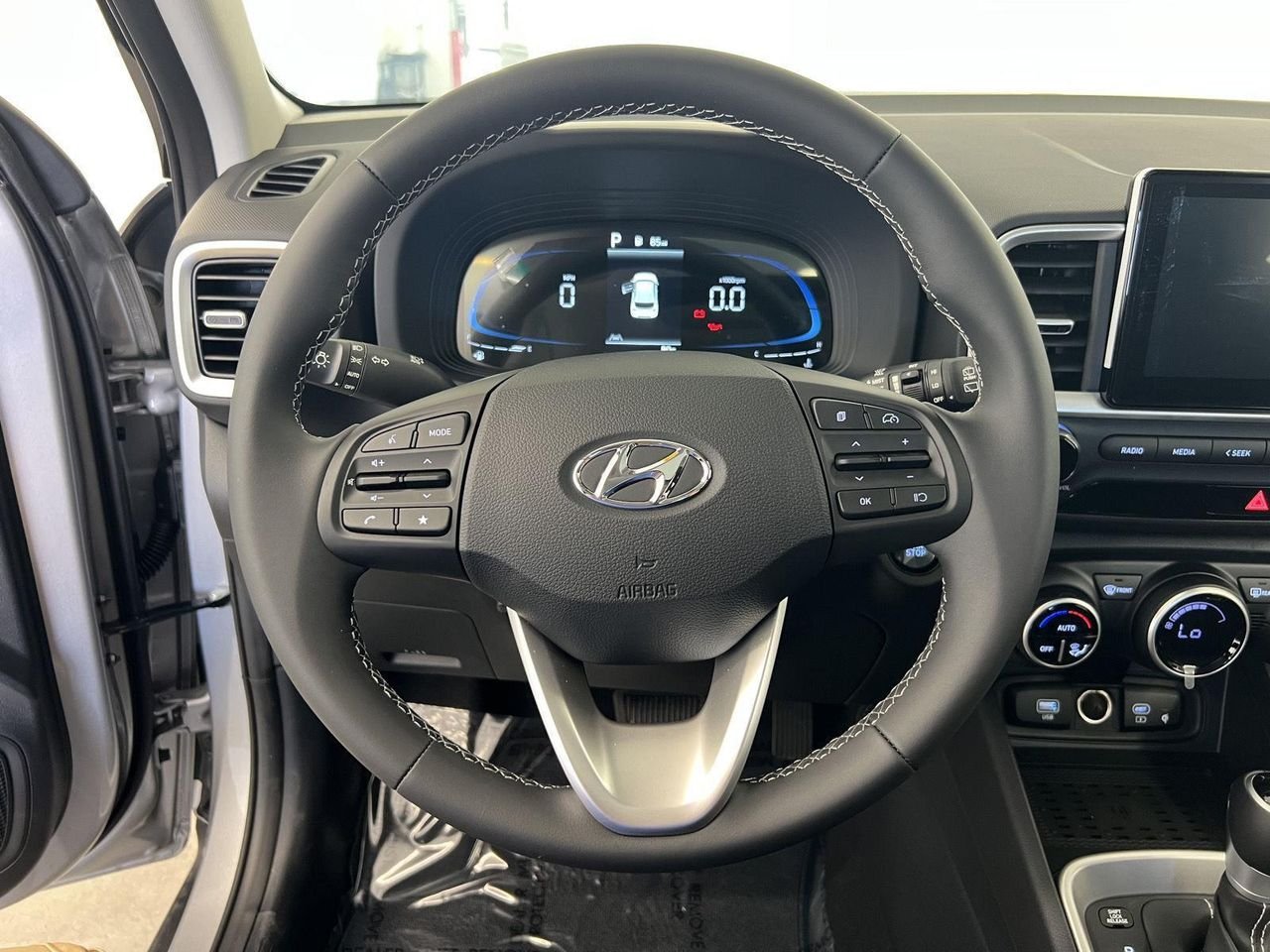 New 2026 Shimmering Silver Hyundai SEL image 15