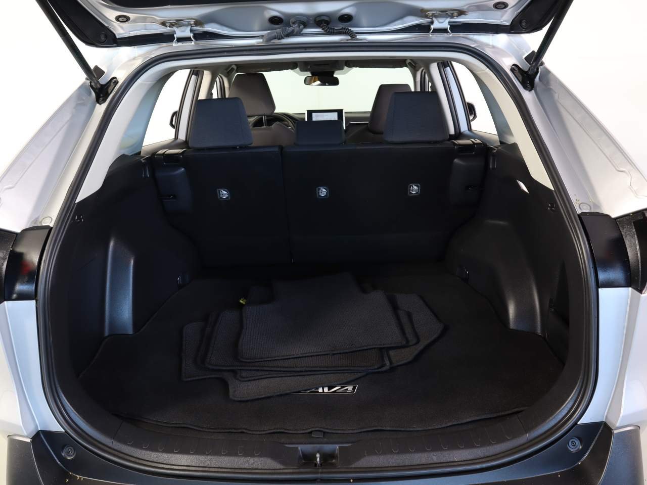 Used 2024 Silver Toyota XLE image 18