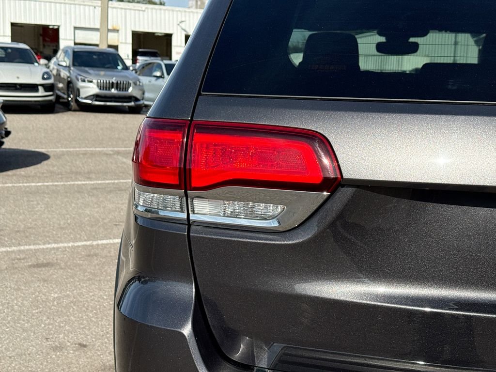 Used 2020 Gray Jeep Limited image 10