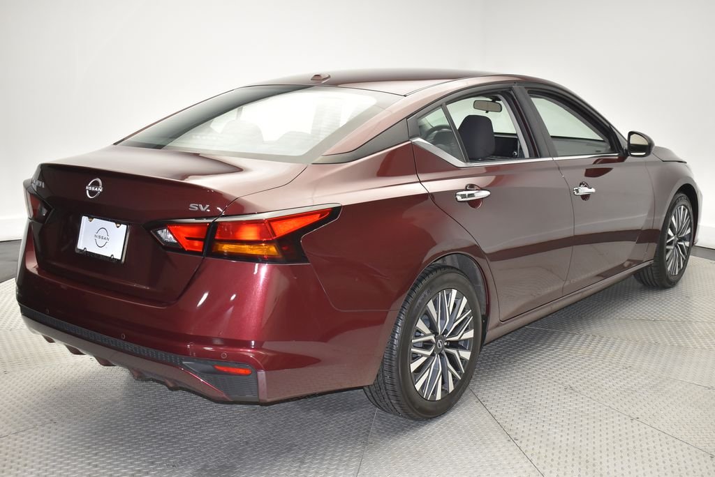 Used 2024  Nissan 2.5 SV image 5