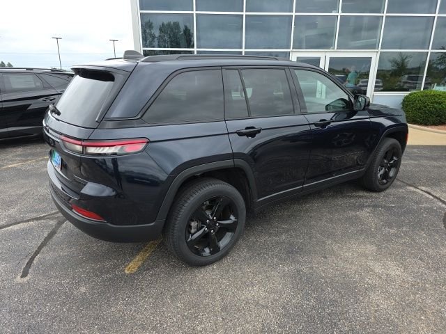 Used 2024 Midnight Sky Jeep Limited image 12