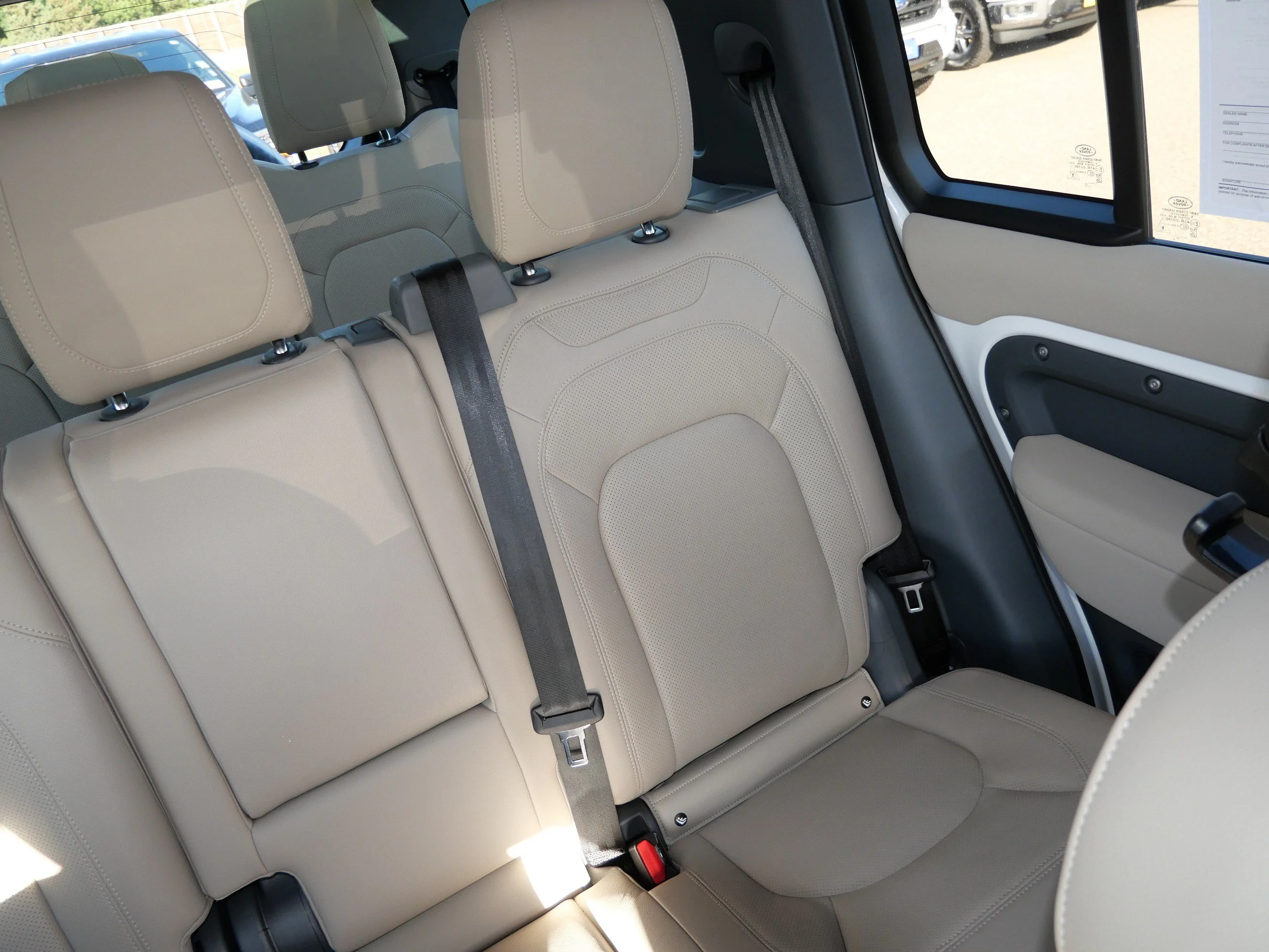 Used 2023 Fuji White Land Rover SE image 14