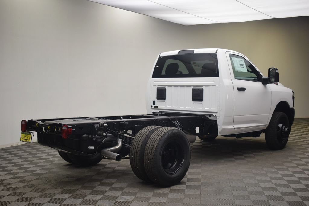New 2026 Bright White Clear-Coat Exterior Paint RAM Tradesman image 8