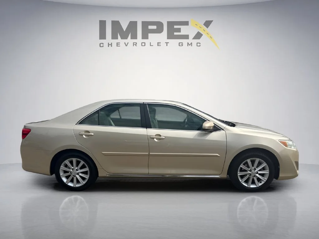 Used 2012 Gold Toyota XLE image 6