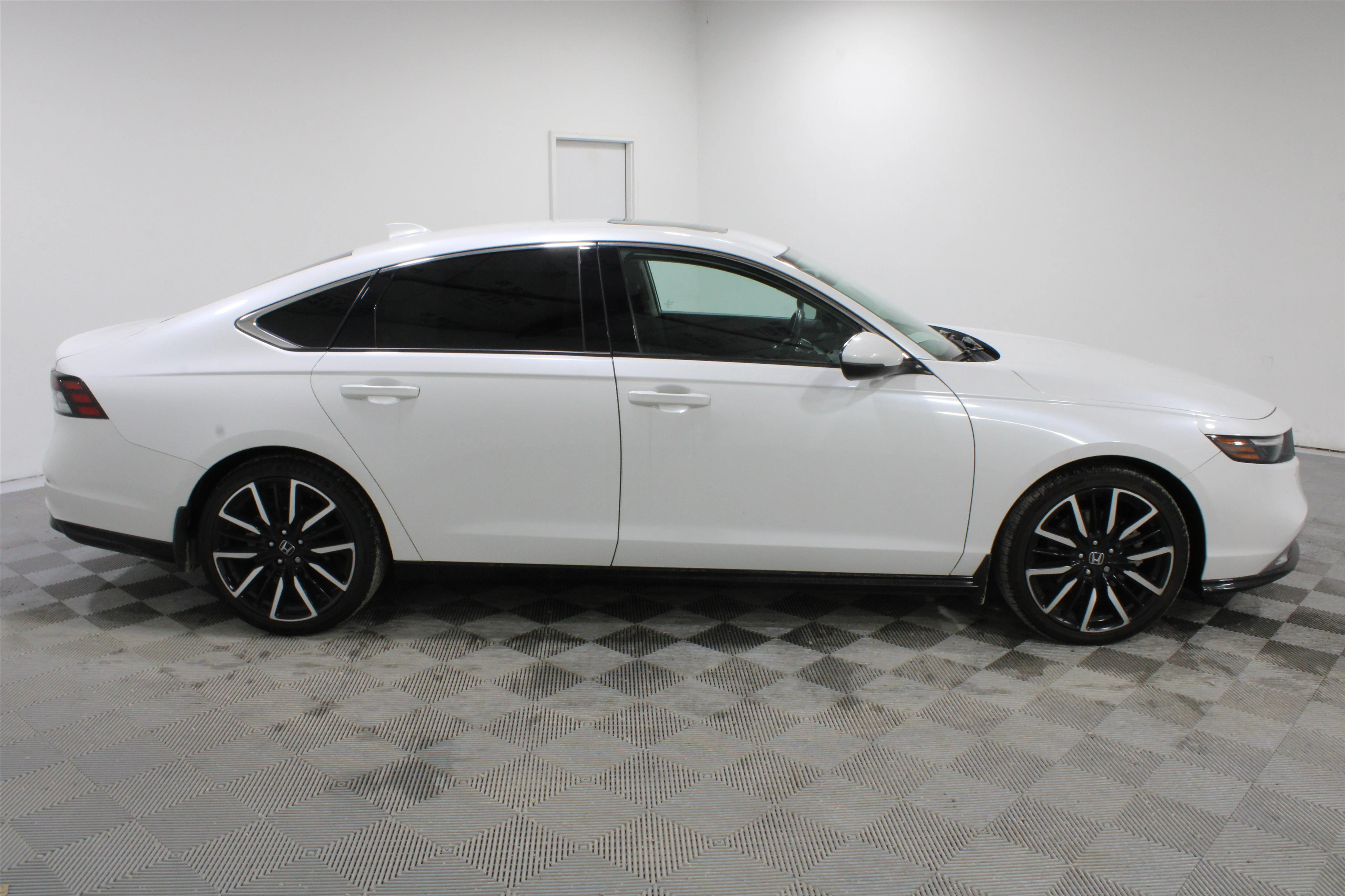 Used 2023 WHTIE Honda Touring image 25