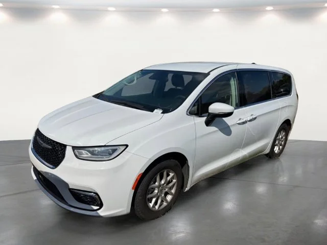 Used 2023 White Chrysler Touring L image 2