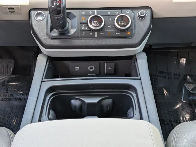 Used 2023 Santorini Black Metallic Land Rover SE image 19