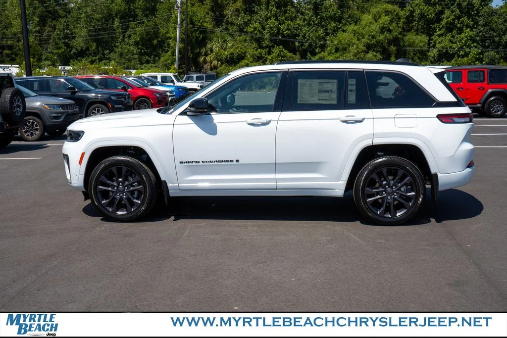 New 2026 Bright White Clear-Coat Exterior Paint Jeep Limited Reserve image 3