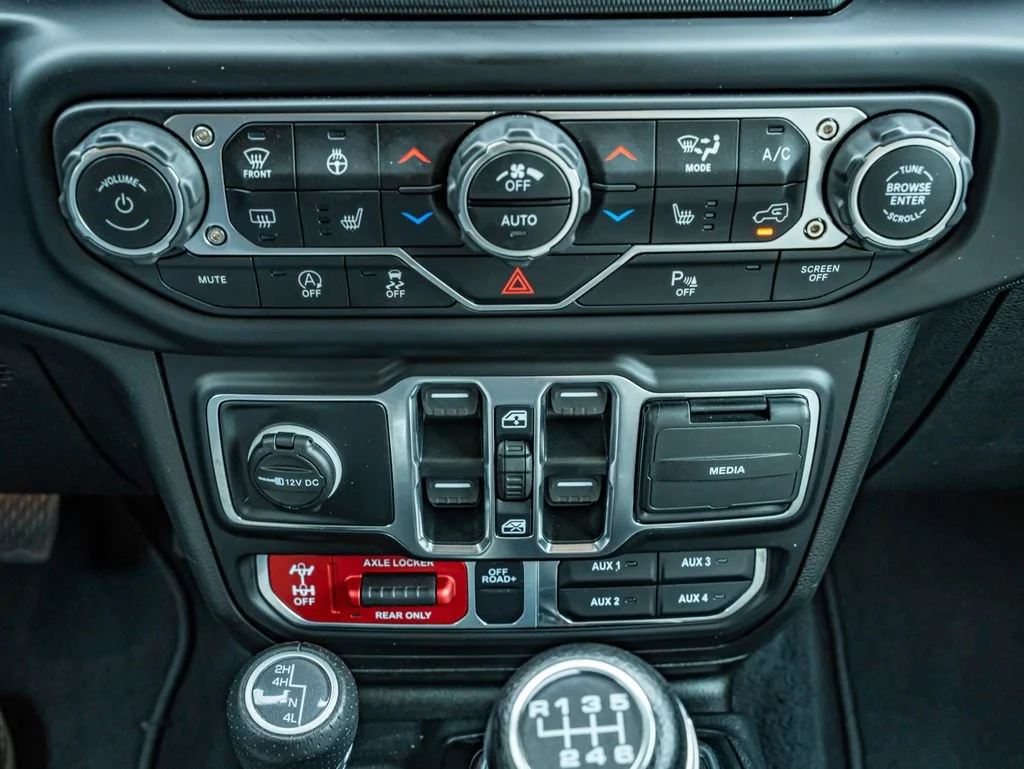 Used 2021 Black Clearcoat Jeep Mojave image 25