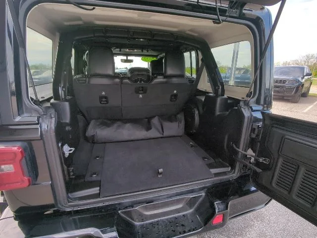Used 2022 Black Jeep Unlimited Sahara High Altitude image 33