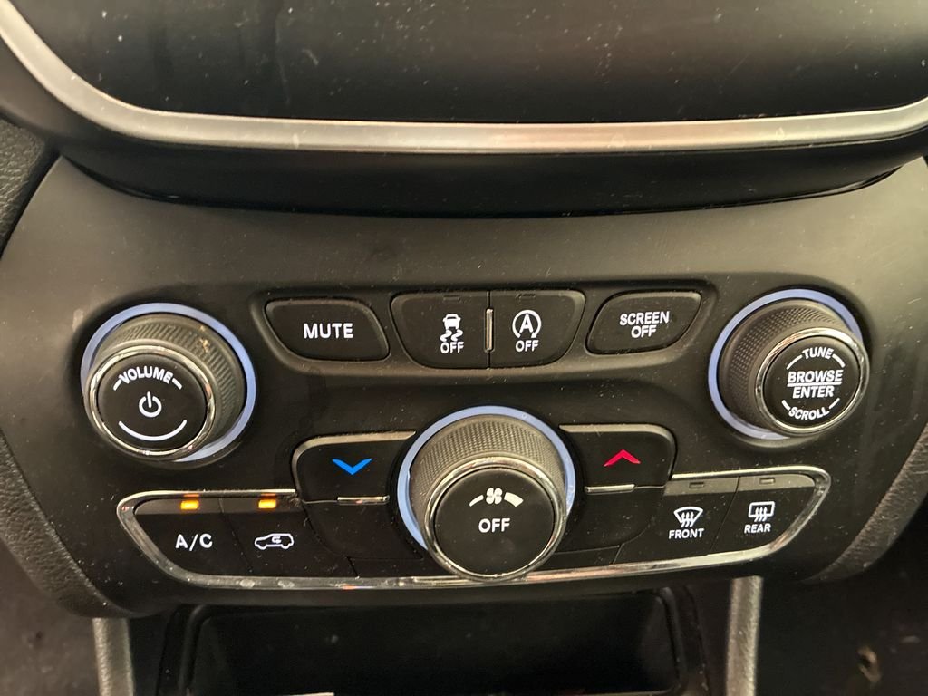 Used 2021 Red Jeep Latitude Lux image 14