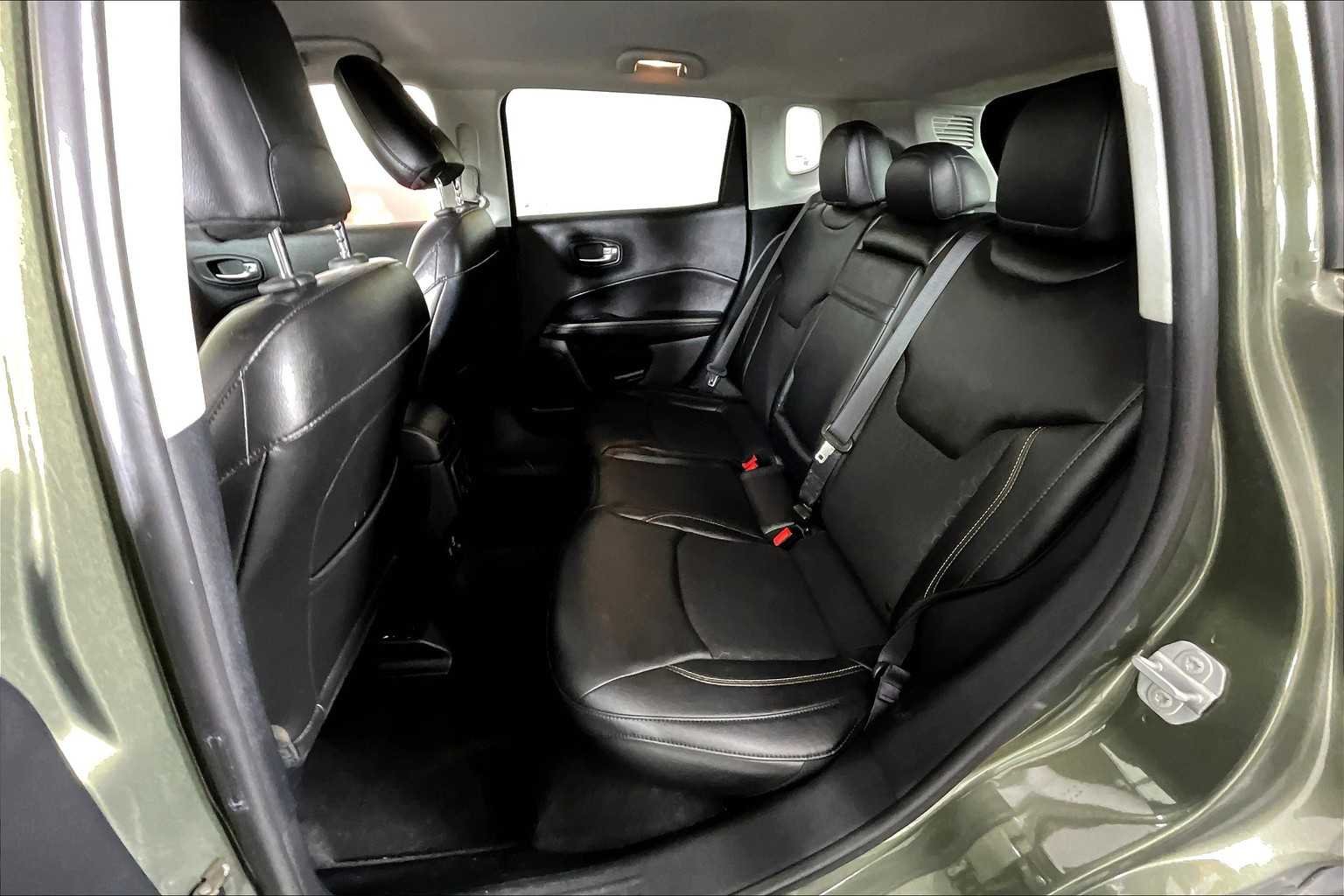 Used 2018 Olive Green Pearlcoat Jeep Latitude image 18