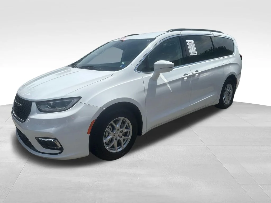Used 2022 White Chrysler Touring L image 3