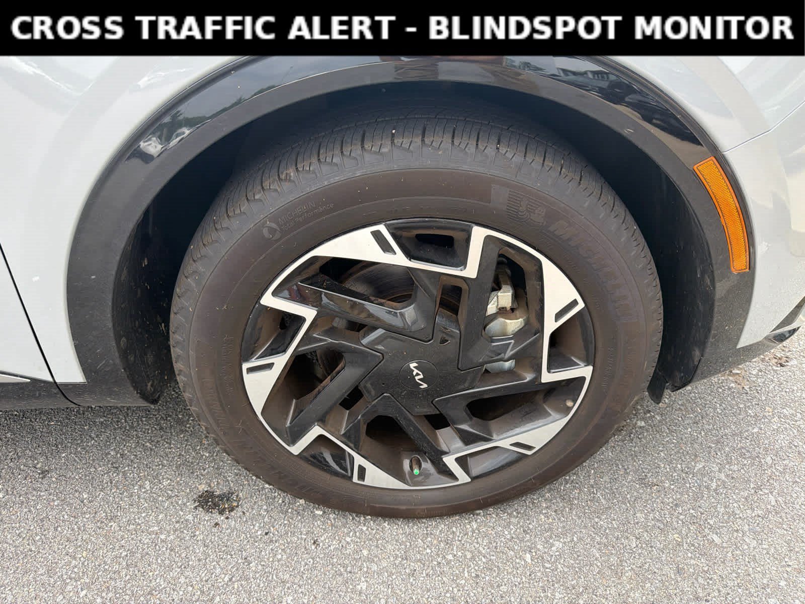 Used 2025 Wolf Gray Kia SX-Prestige image 4