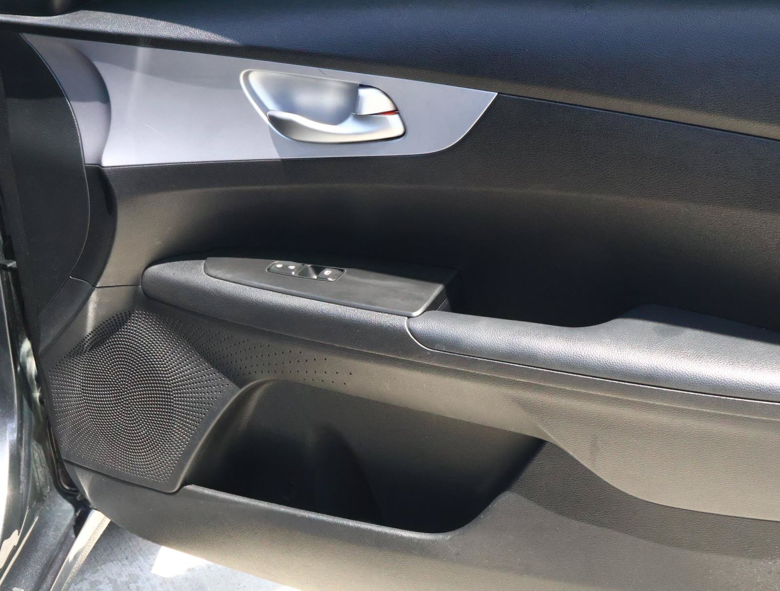 2024 Kia Forte LXS - Photo 14
