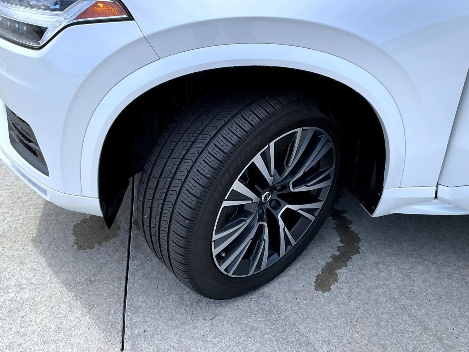 Used 2020 White Volvo T5 Momentum image 26