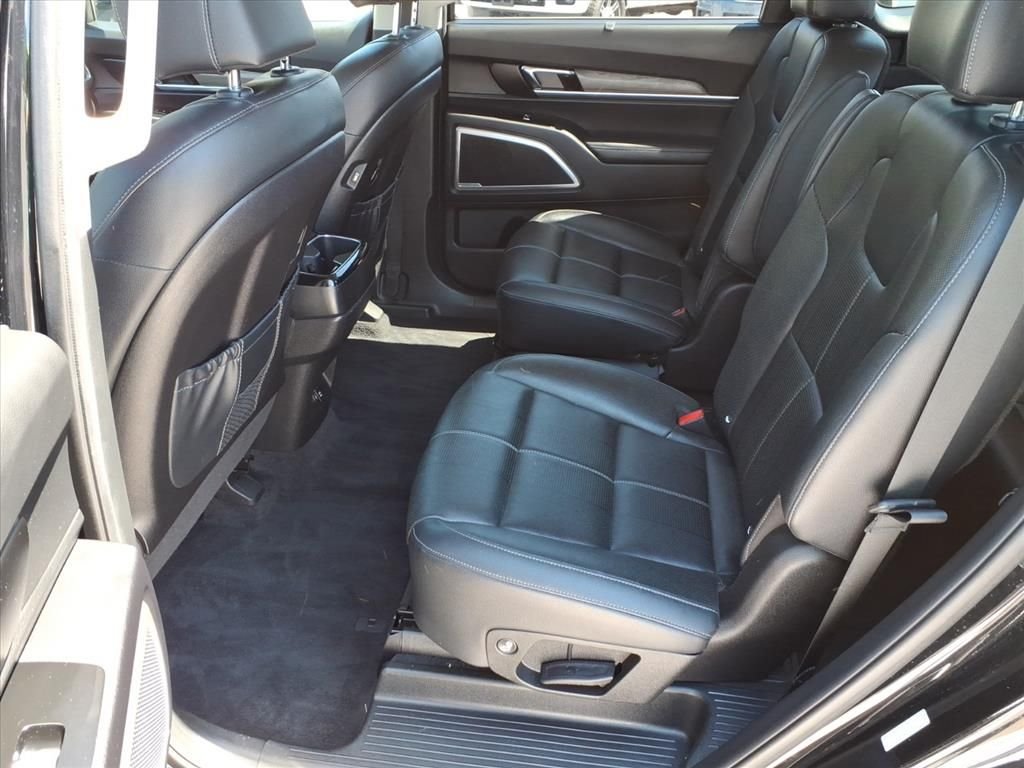 Used 2022 Ebony Black Kia EX image 5