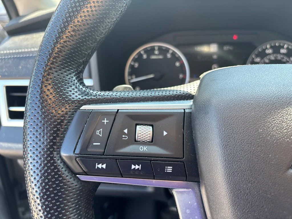 Used 2022 Silver Mitsubishi  image 19