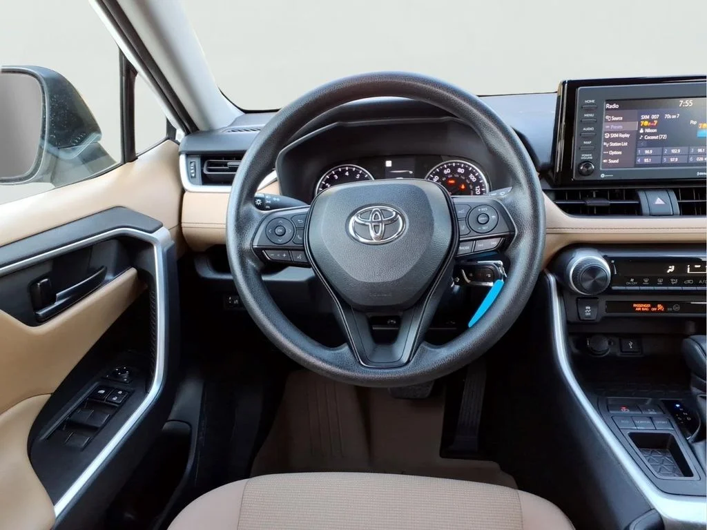 Used 2022 White Toyota LE image 21