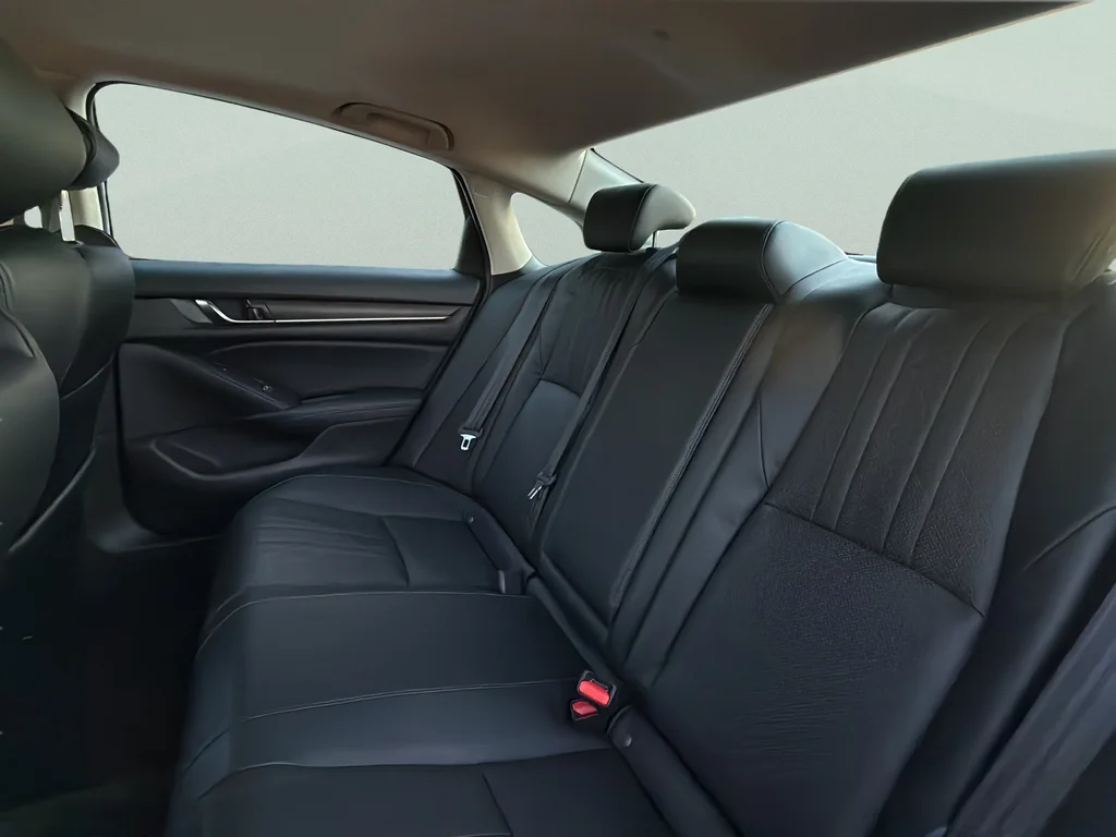 Used 2018 Black Honda Touring image 27