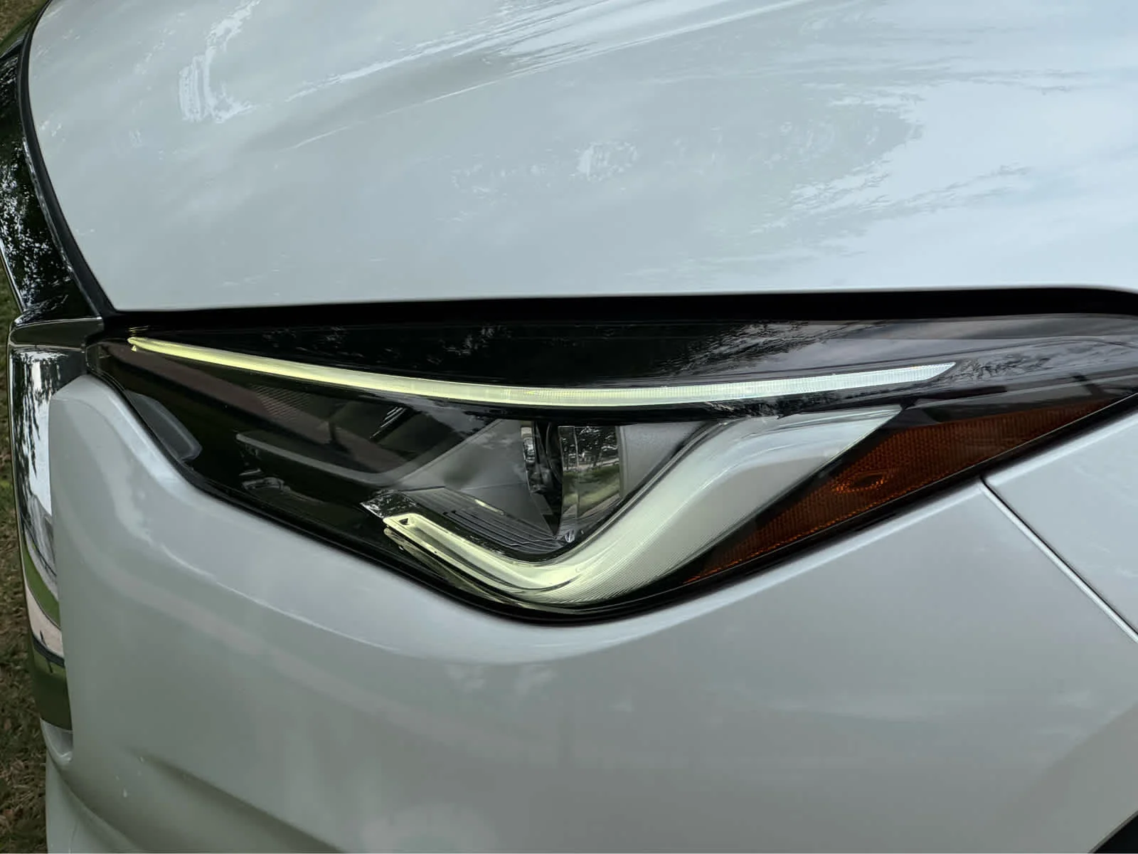 Certified Used 2023 Radiant White INFINITI LUXE image 9