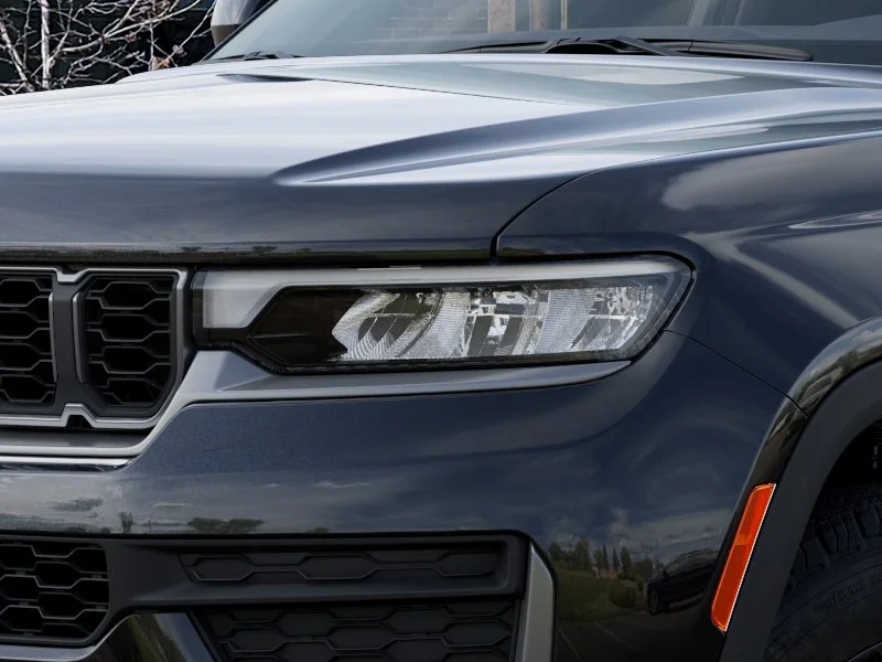 New 2026 Diamond Black Crystal Pearl-Coat Exterior Paint Jeep Altitude image 36