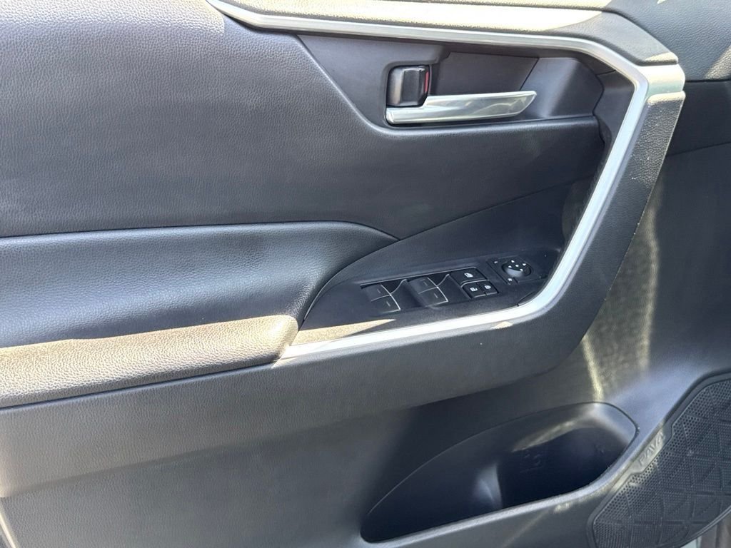 Certified Used 2022  Toyota XLE image 18