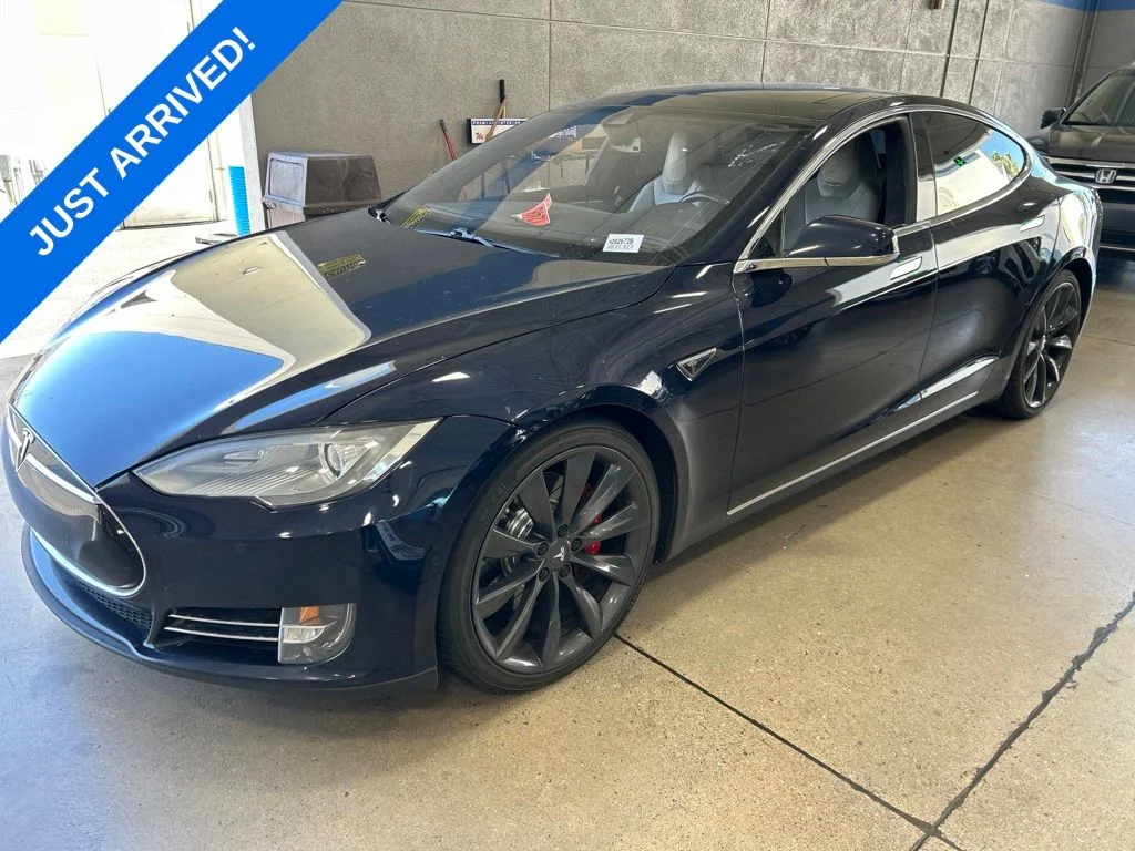 Used 2015  Tesla  image 1