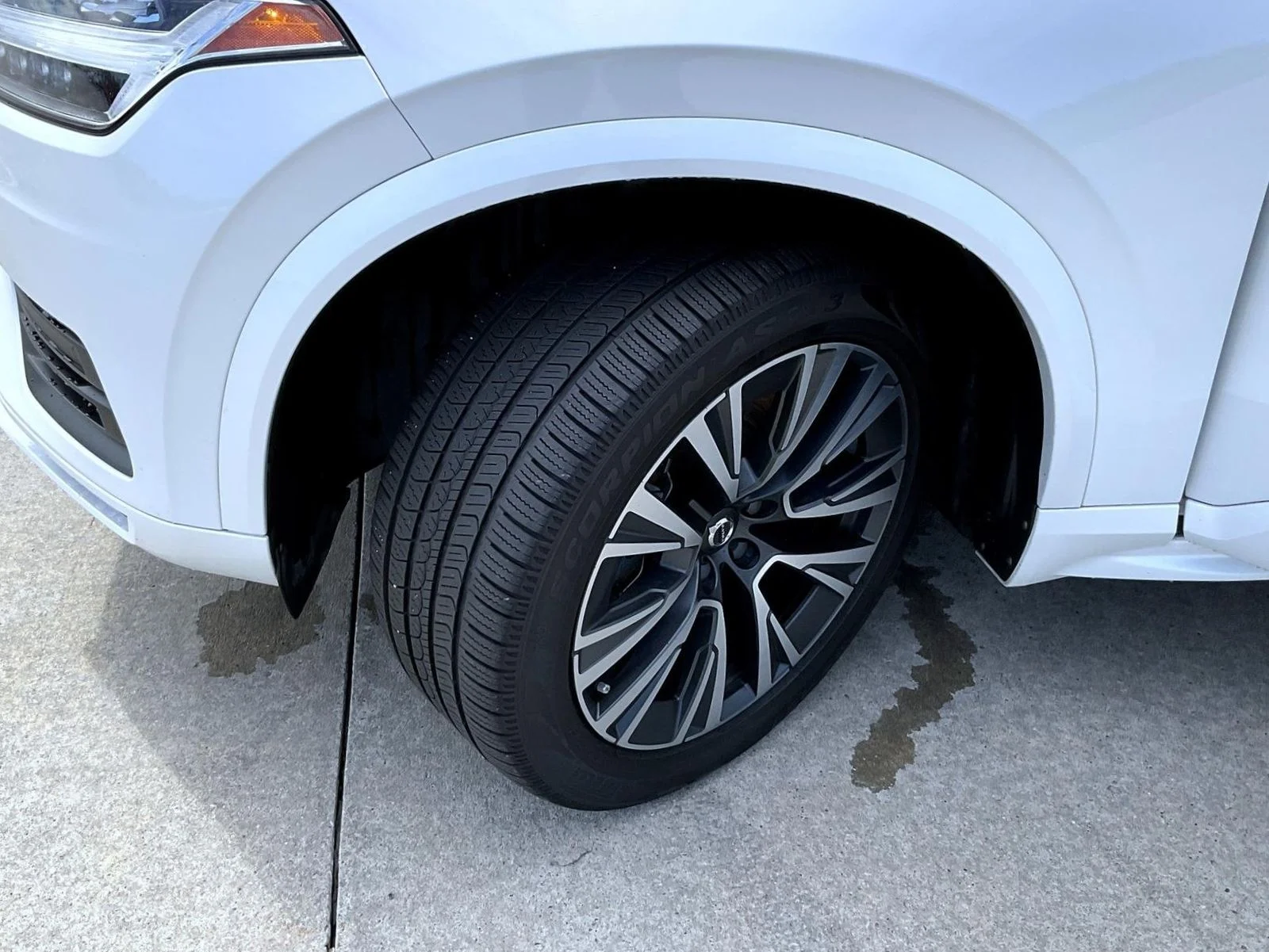 Used 2020 White Volvo T5 Momentum image 26