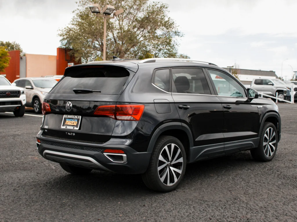 Used 2024 Deep Black Pearl Volkswagen SE image 5