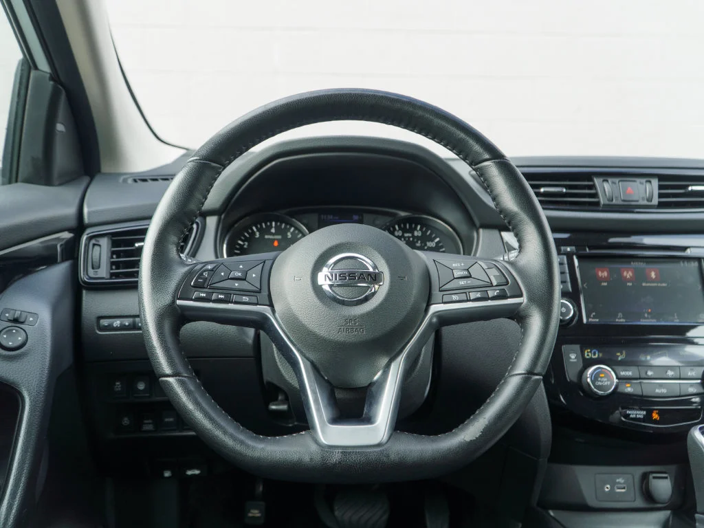 Used 2020 Brilliant Silver Metallic Nissan SV image 23